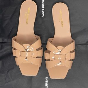 ** SOLD** NWT! SAINT LAURENT Nude/Rose or “Nu Pieds”woven patent-leather slides